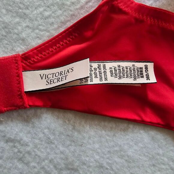 Victoria's Secret Women's Red Underwire Push Up Bra Size 36D - Picture 6 of 8